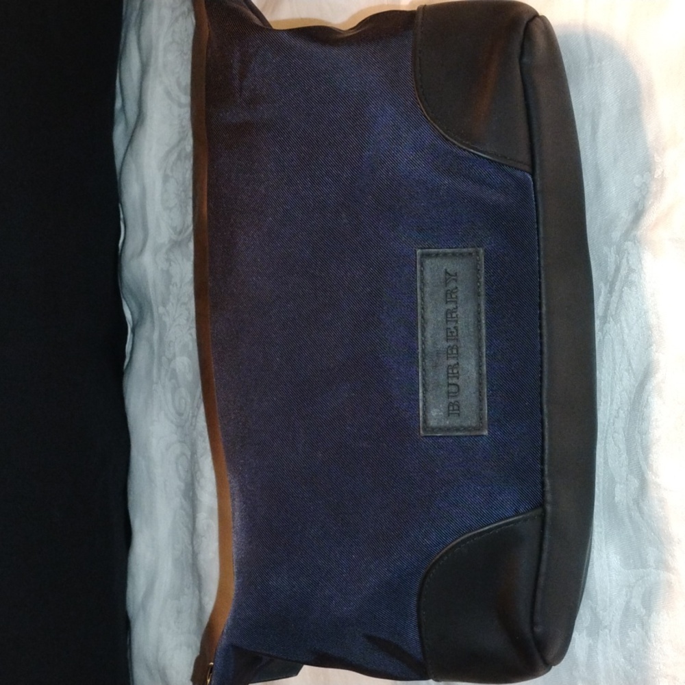 Burberry cosmetics bag, with side button and spacious inside, 1 zipper pocket